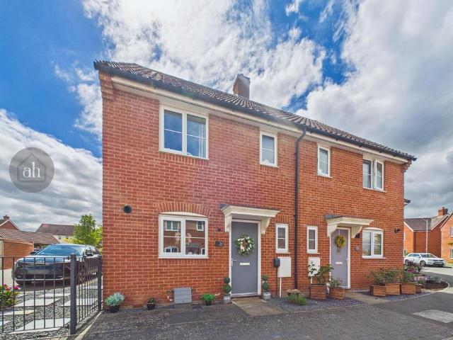 3 bedroom semi detached house for sale