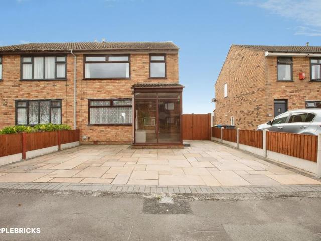 3 bedroom semi detached house for sale