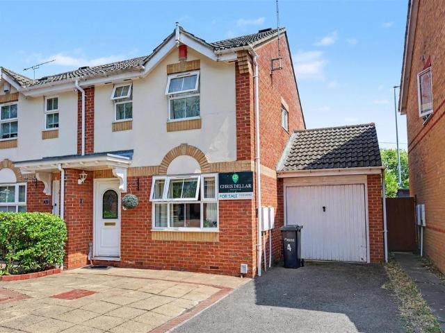3 bedroom semi detached house for sale
