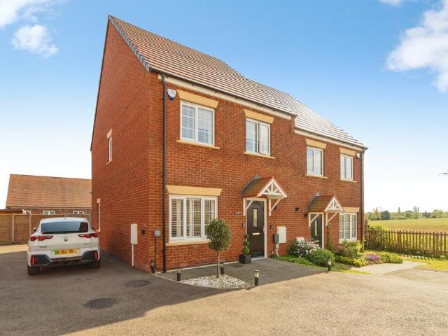3 bedroom semi detached house for sale