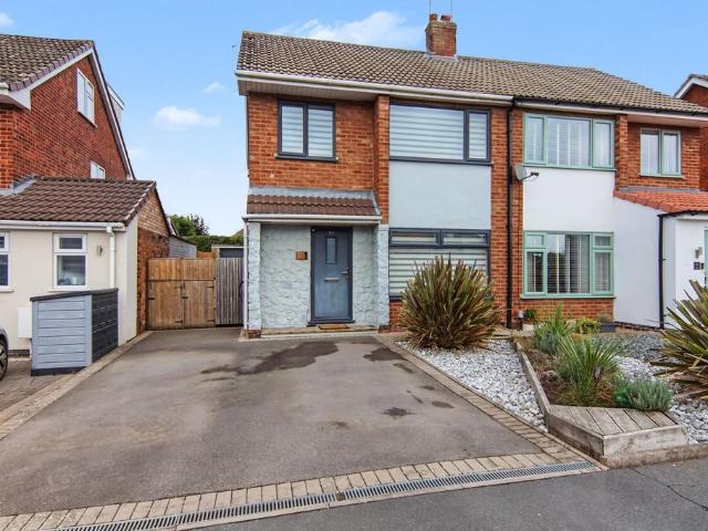 3 bedroom semi detached house for sale