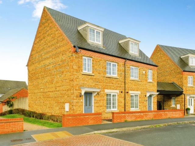 3 bedroom semi detached house for sale