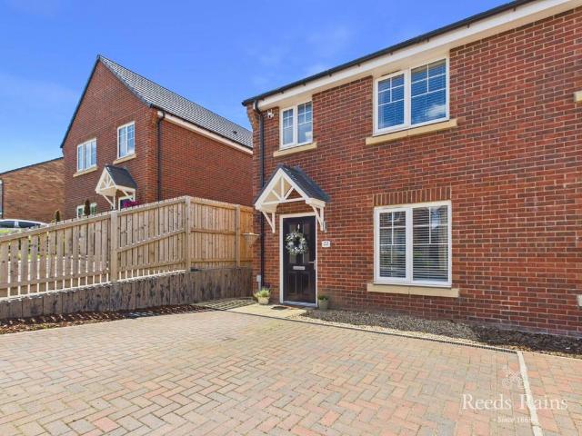 3 bedroom semi detached house for sale