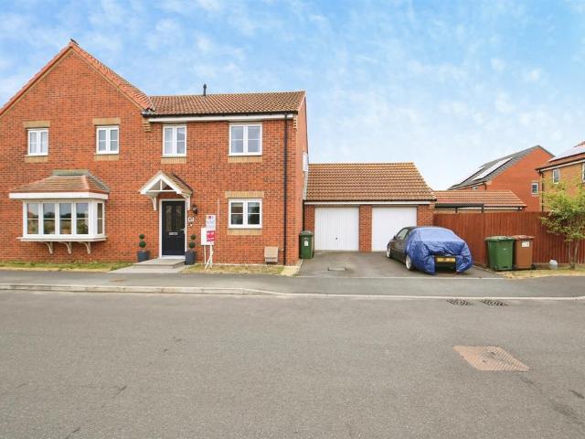 3 bedroom semi detached house for sale
