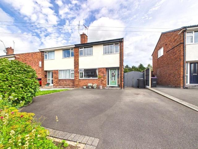 3 bedroom semi detached house for sale