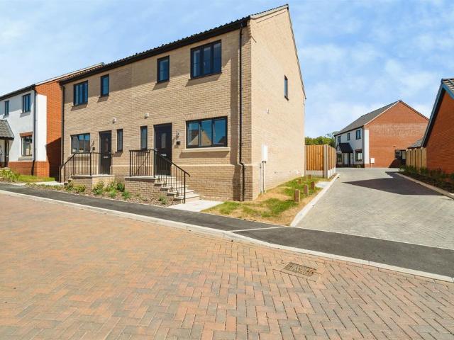 3 bedroom semi detached house for sale