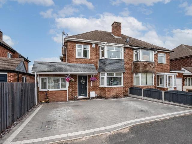 3 bedroom semi detached house for sale