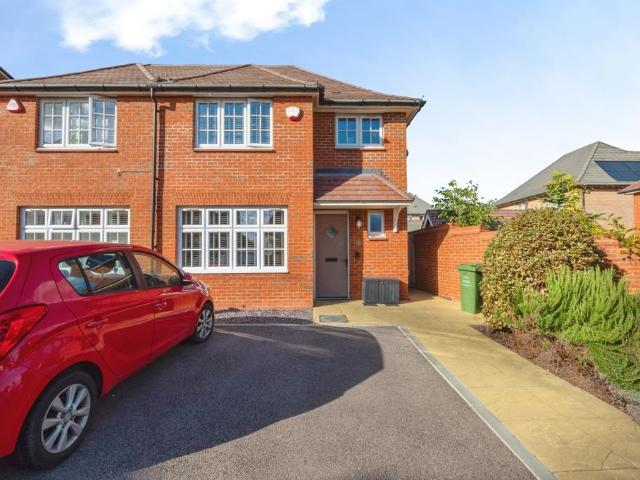 3 bedroom semi detached house for sale