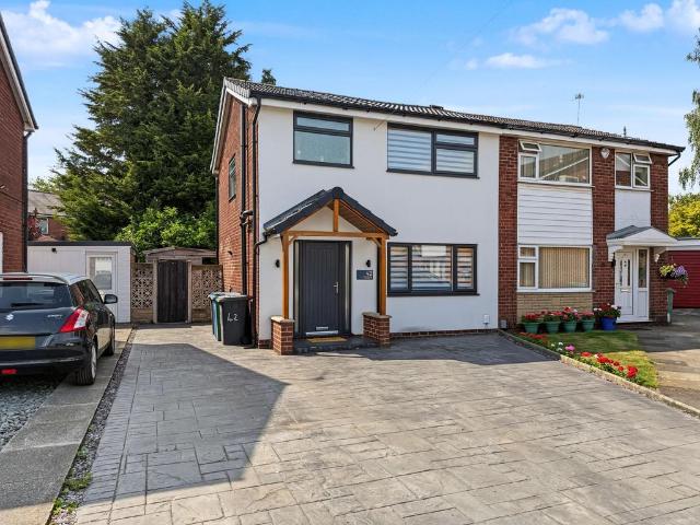 3 bedroom semi detached house for sale