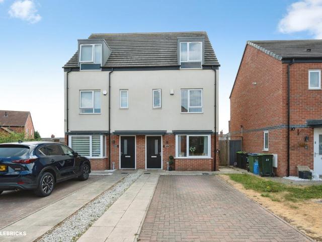 3 bedroom semi detached house for sale