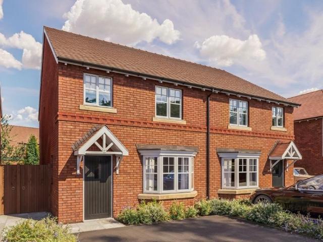 3 bedroom semi detached house for sale