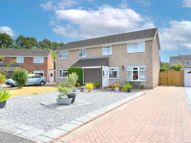 3 bedroom semi detached house for sale
