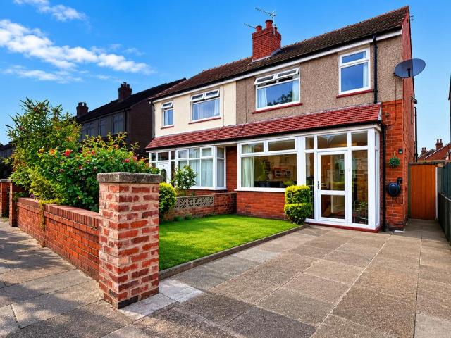 3 bedroom semi detached house for sale