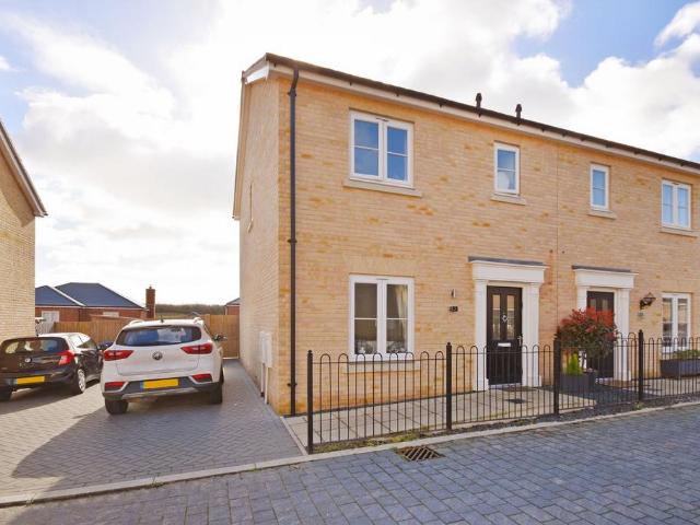 3 bedroom semi detached house for sale
