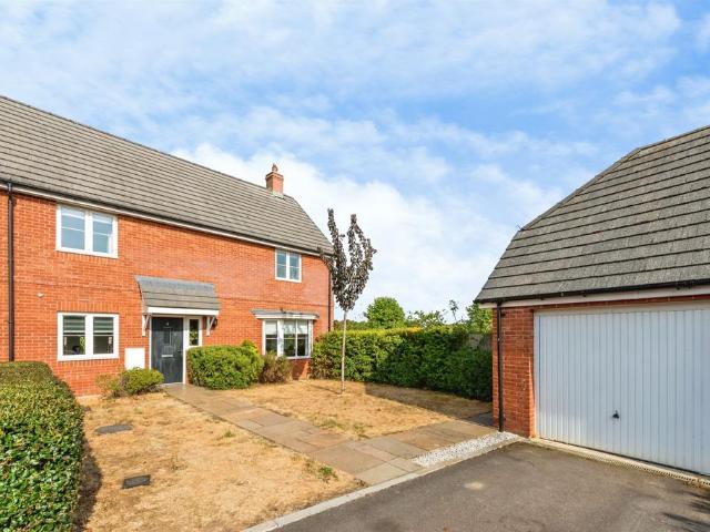 3 bedroom semi detached house for sale