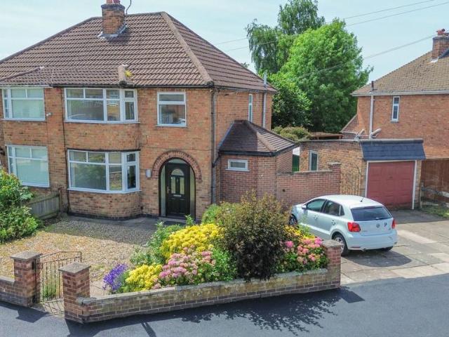 3 bedroom semi detached house for sale