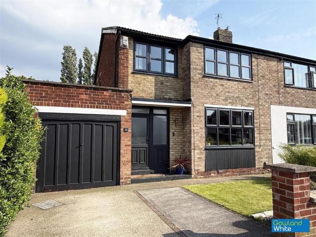 3 bedroom semi detached house for sale