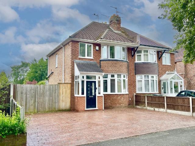 3 bedroom semi detached house for sale