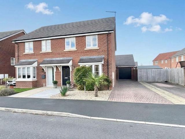 3 bedroom semi detached house for sale