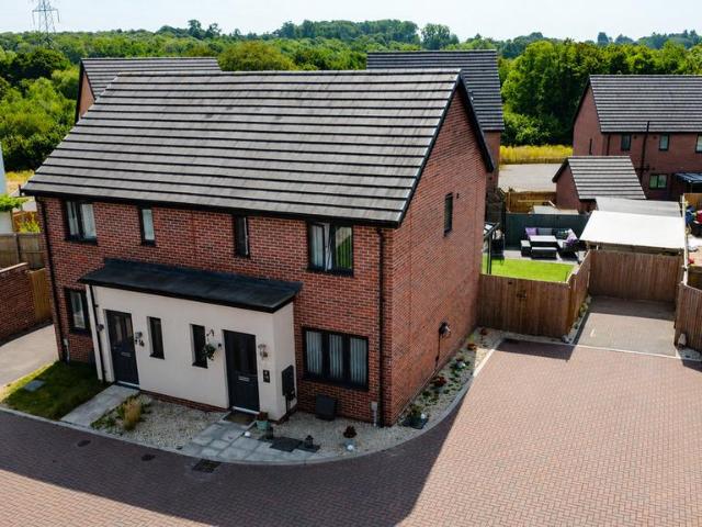 3 bedroom semi detached house for sale