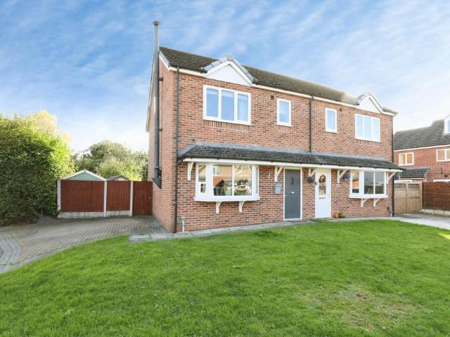 3 bedroom semi detached house for sale