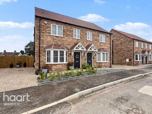 3 bedroom semi detached house for sale