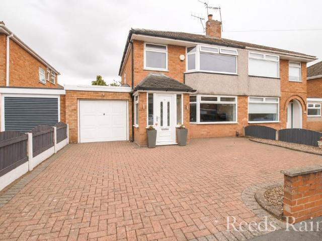3 bedroom semi detached house for sale