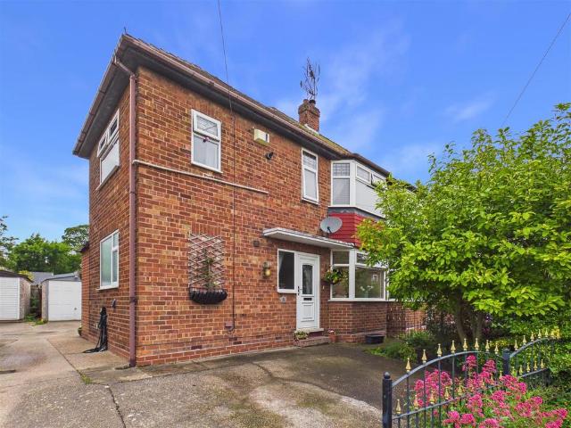 3 bedroom semi detached house for sale