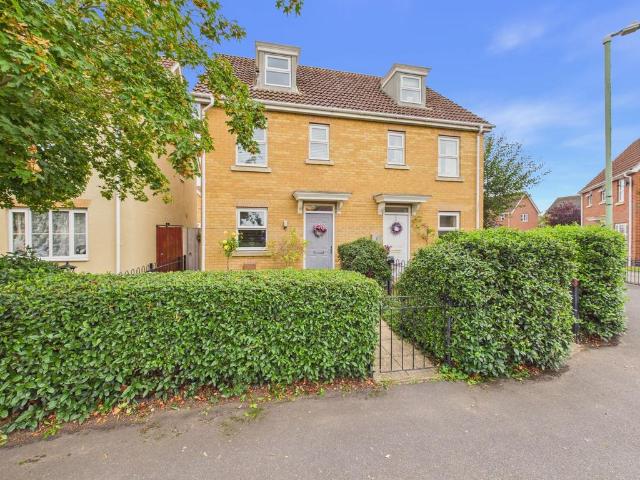 3 bedroom semi detached house for sale