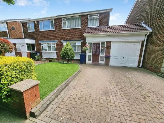3 bedroom semi detached house for sale