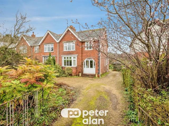 3 bedroom semi detached house for sale