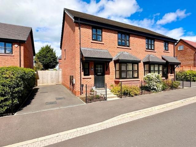 3 bedroom semi detached house for sale