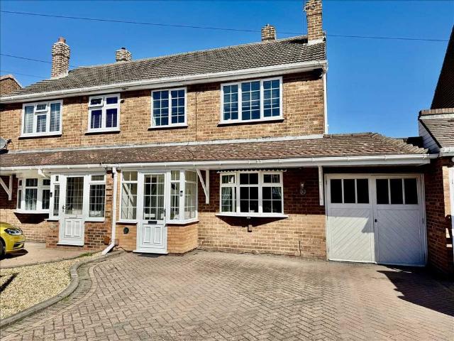3 bedroom semi detached house for sale