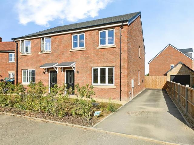 3 bedroom semi detached house for sale