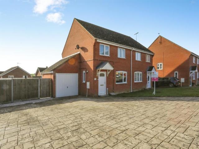 3 bedroom semi detached house for sale