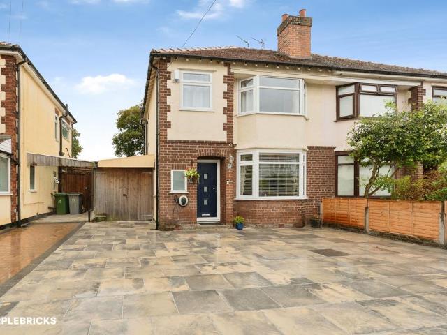3 bedroom semi detached house for sale