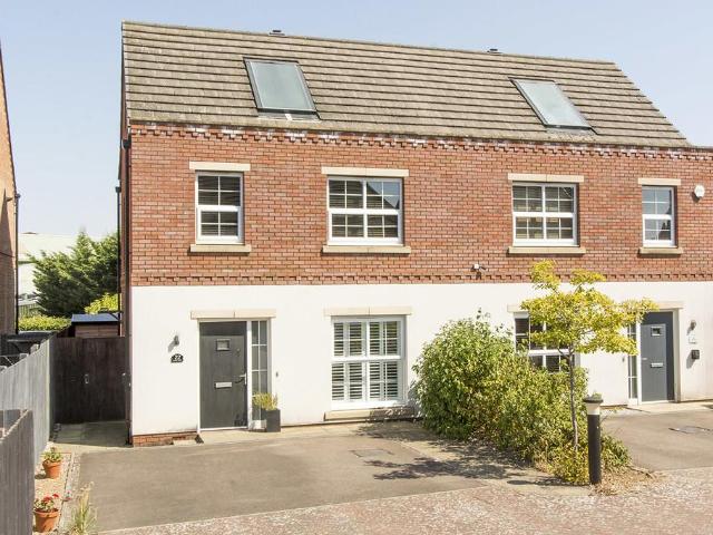 3 bedroom semi detached house for sale
