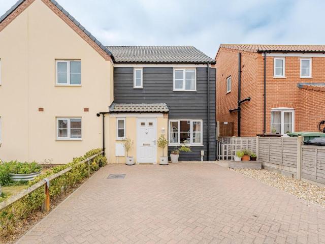 3 bedroom semi detached house for sale