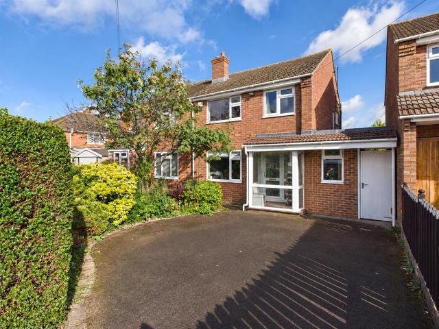 3 bedroom semi detached house for sale