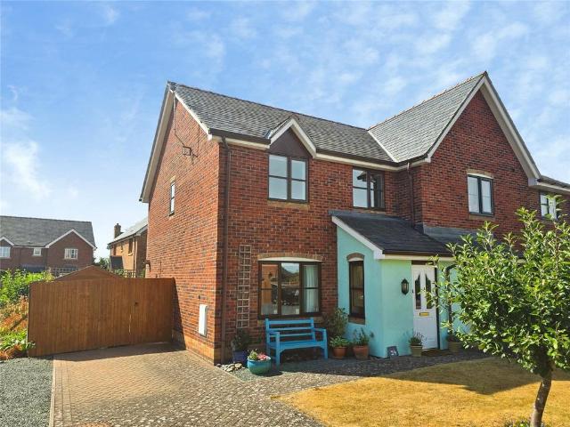 3 bedroom semi detached house for sale