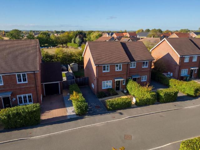 3 bedroom semi detached house for sale