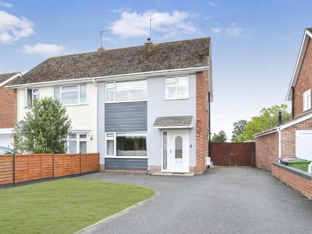 3 bedroom semi detached house for sale