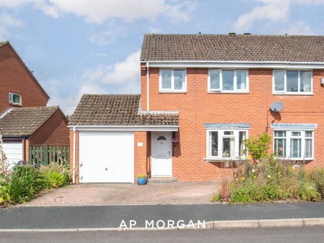 3 bedroom semi detached house for sale