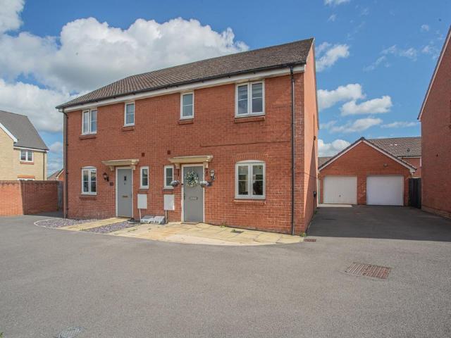 3 bedroom semi detached house for sale