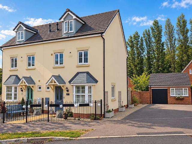 3 bedroom semi detached house for sale