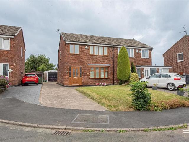 3 bedroom semi detached house for sale