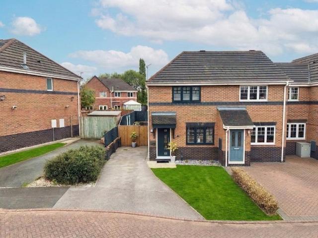 3 bedroom semi detached house for sale