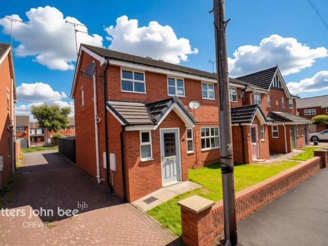 3 bedroom semi detached house for sale