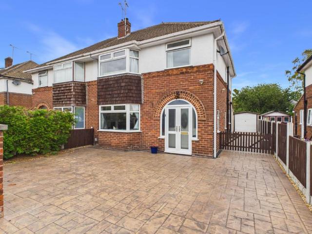3 bedroom semi detached house for sale