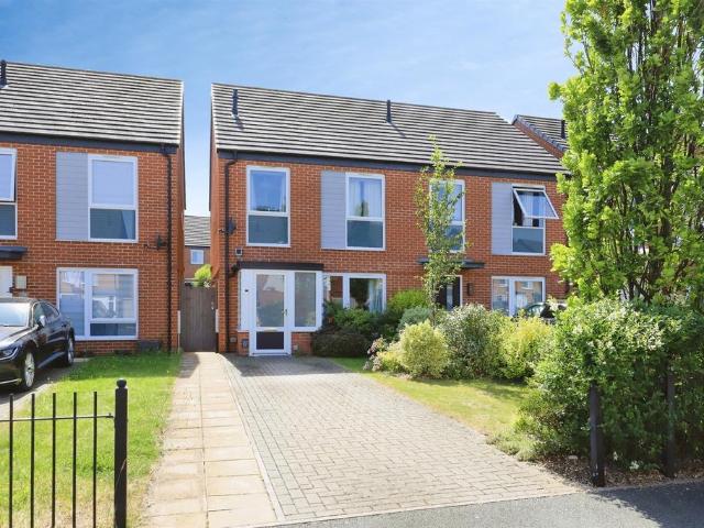 3 bedroom semi detached house for sale